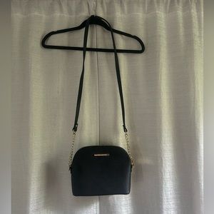 Steve Madden cross body bag with gold chains.